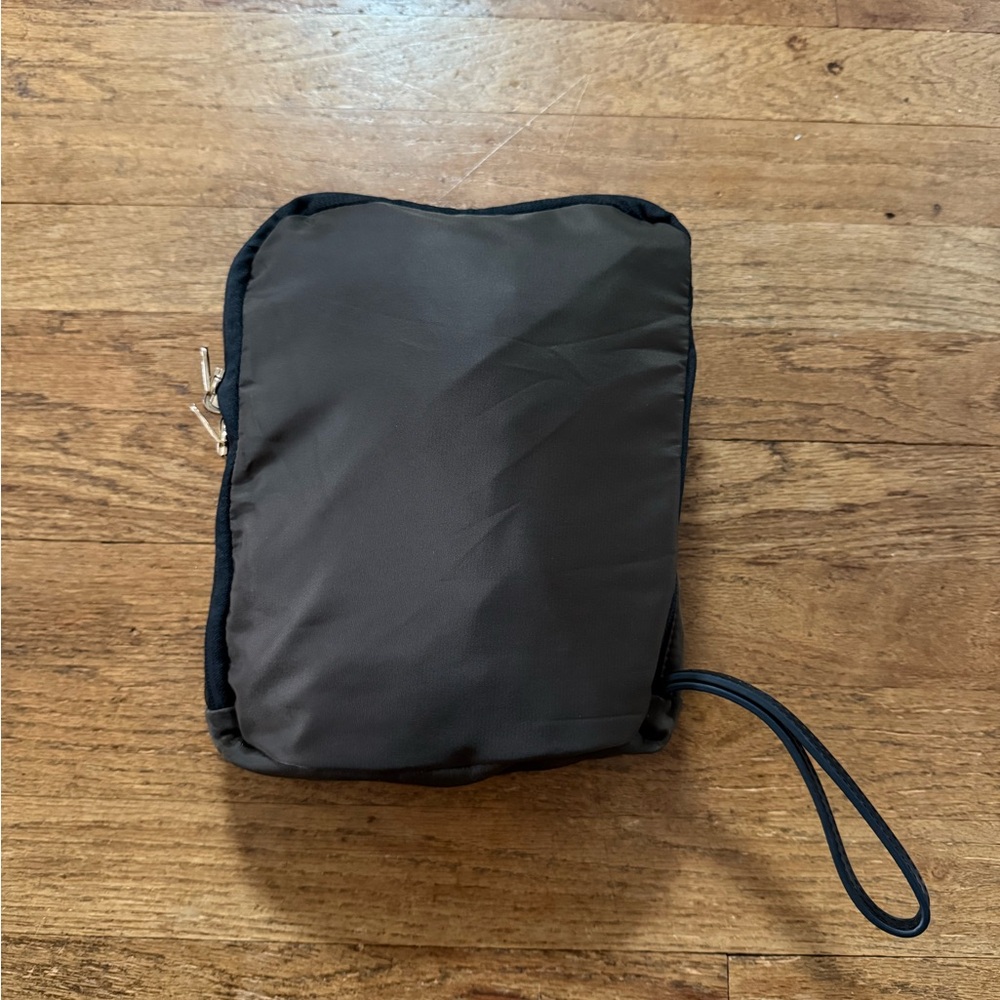 Black Rivet Collapsable Foldable Crossbody Bag To… - image 2